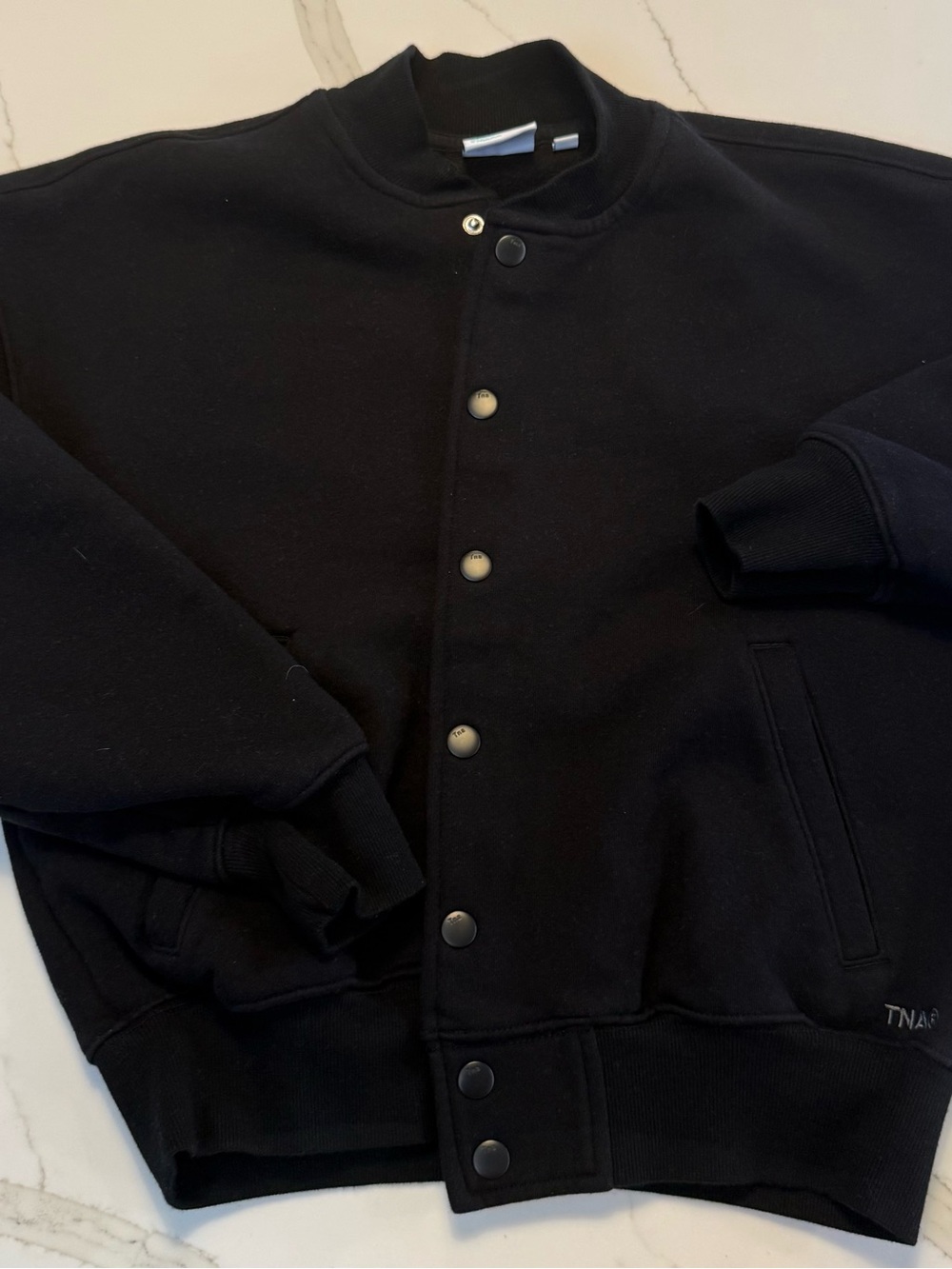 Black Women’s Crop Bomber Snap-Front Jacket - TNA Aritzia